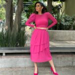 Andrea Torre Instagram - El rosa es uno de mis colores favoritos y tenía que hacerlo presente hoy, que fui invitada a @cuentameloyaof 💕 ¡Me la pasé increíble! ¿Lograron ver el programa? 👗 @hualingerie ____ #ATH🍄 #andreatorre #happy #actriz #pink