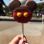 Andrea Torre Instagram - Fui a Disney a pensar cosas jaja. No es cierto, nos encanta ir a Disney y aquí les dejo mi recap de este viaje: 1. En mi spot favorito 2. Los ODP Five, no parece pero ya estabamos cansados 3. México en Small world 4. Mi marido y yo en Toy Story Land 5. Amo a slinky y este juego 6. Una stormtrooper 7. La primavera ya está aquí 8. Bella y Bestia son 9. ¿Ya vieron mi reel en @mamaenlatorre de comida de Disney? Corran 10. Abrazo efusivo de Goofy - #ATH🍄 #andreatorre @disneyworld.latino @waltdisneyworld #LosOdePfive #MickeyMouse