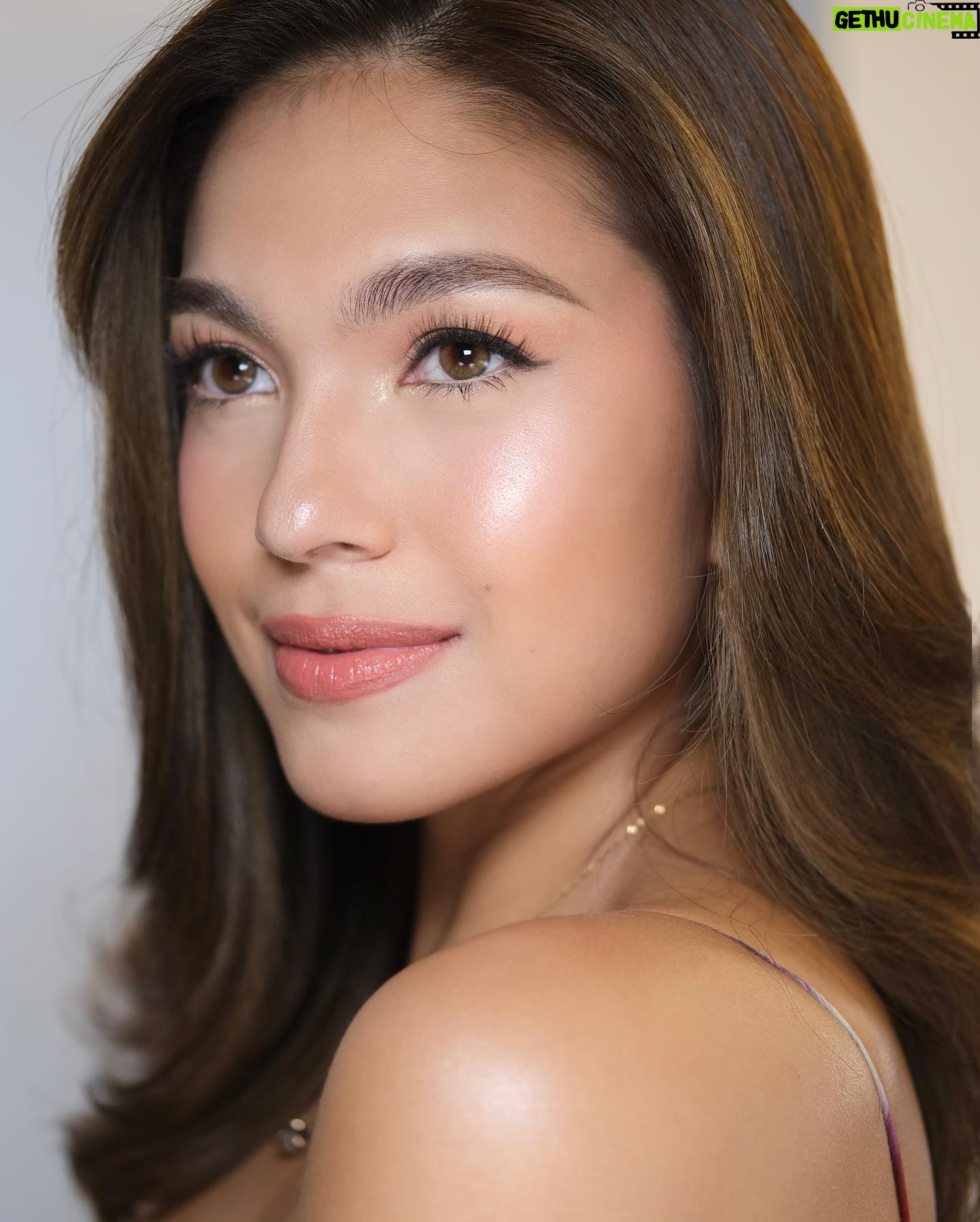 Andrea Torres Instagram - First time with the beautiful @andreaetorres on her TV guesting. Napaka bait sissy love! Thank you sooo much for today, ikaw na super glowing 🫶🏼🫶🏼🥺 #joanquizonmakeup