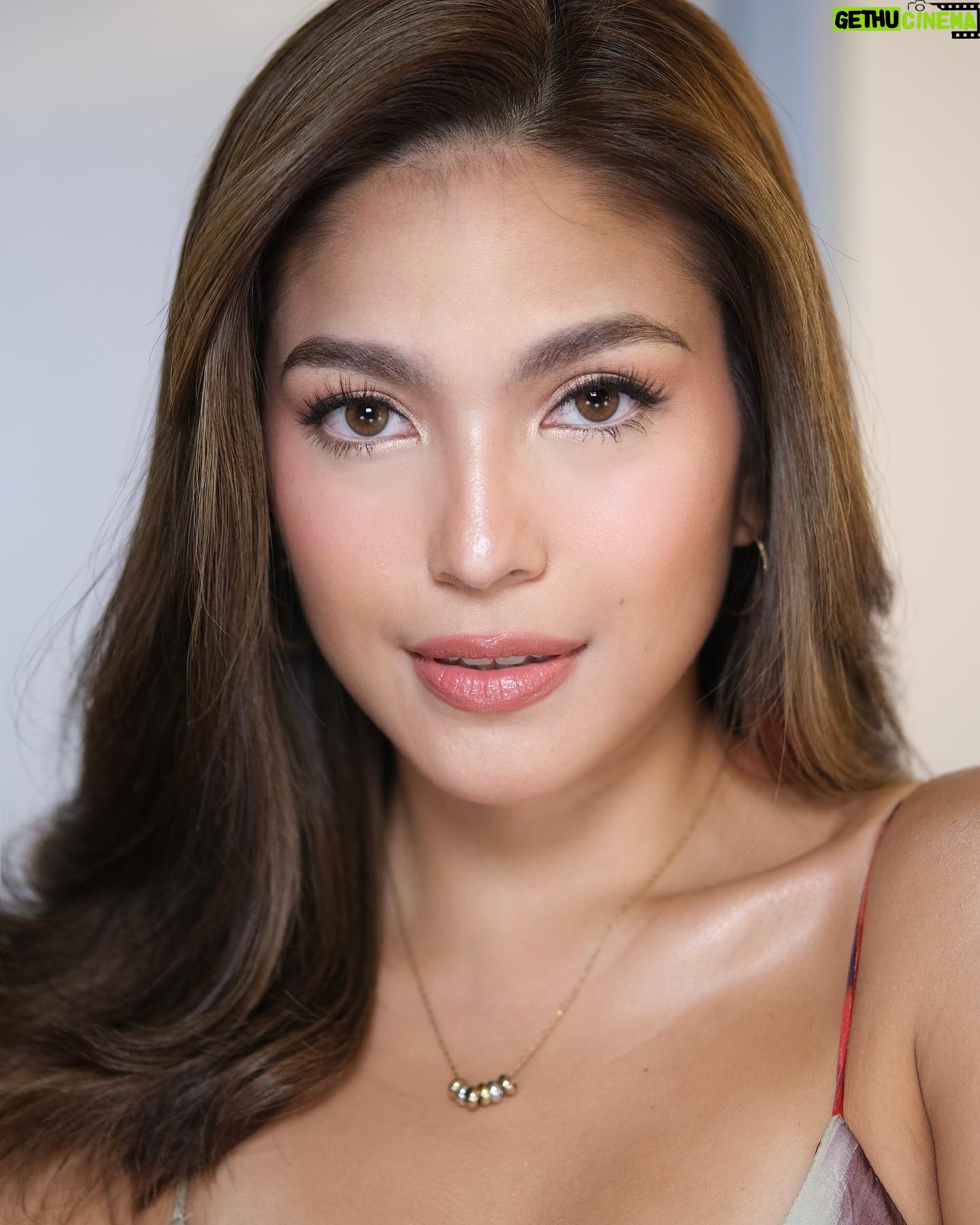 Andrea Torres Instagram - First time with the beautiful @andreaetorres on her TV guesting. Napaka bait sissy love! Thank you sooo much for today, ikaw na super glowing 🫶🏼🫶🏼🥺 #joanquizonmakeup