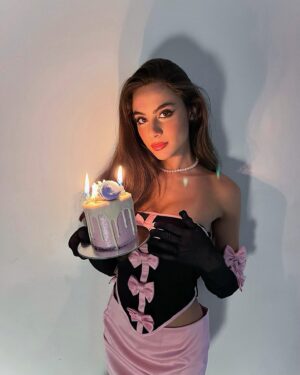 Andria Tayeh Instagram - 𝓽𝔀𝓮𝓷𝓽𝔂 𝓽𝔀𝓸🎂

I feel incredibly grateful for all the amazing people in my life who made my birthday so unforgettable. Thank you for the kind messages, thoughtful gifts, and for simply being there to celebrate with me. I love every single one of you🤍🎀