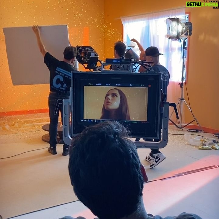 Andria Tayeh Instagram - behind the scenes of my Sephora photoshoot📸🖤