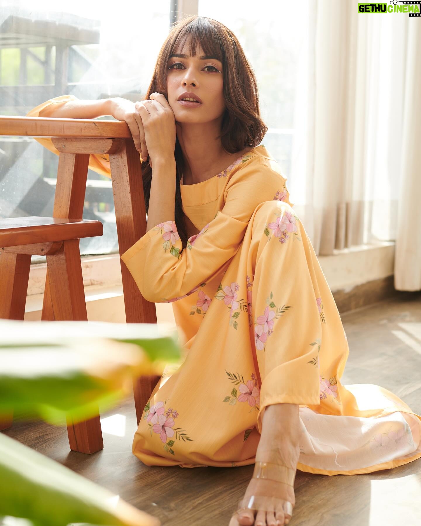 Aneri Vajani Instagram - Unedited ๐ธ Outfit : @pashaindialabel Makeup : @makeupbymeherb Hair : @sizzlinscizzors ๐ธ : @pranav.dhoot Concept / Stylist : @diaajmera #anerivajane #unfilterd #photoshoot #jaipur #pashaindia #gratitude #happiness #love