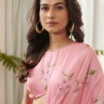 Aneri Vajani Instagram - @vajanianeri giving us major 🌟vibes! Makeup- @makeupbymeherb Attire- @pashaindialabel Hair- @sizzlinscizzors Assisted by- @makeupbysia_k (Makeup, luxury mua, bollywood, makeup artist, trending makeup, soft subtle glam, party makeup) #makeupbymeherb #softglam #softglammakeup #makeupartist #makeup #makeuptutorial #trendingsongs #vekamleya #reels #reelsinstagram #reelsindia #reelsinsta #reelslovers #makeupaddict #trendingreels #trendingnow #trendingaudio #fyp #foryoupage #explore #exploremore #gram #instagram #instagramreels