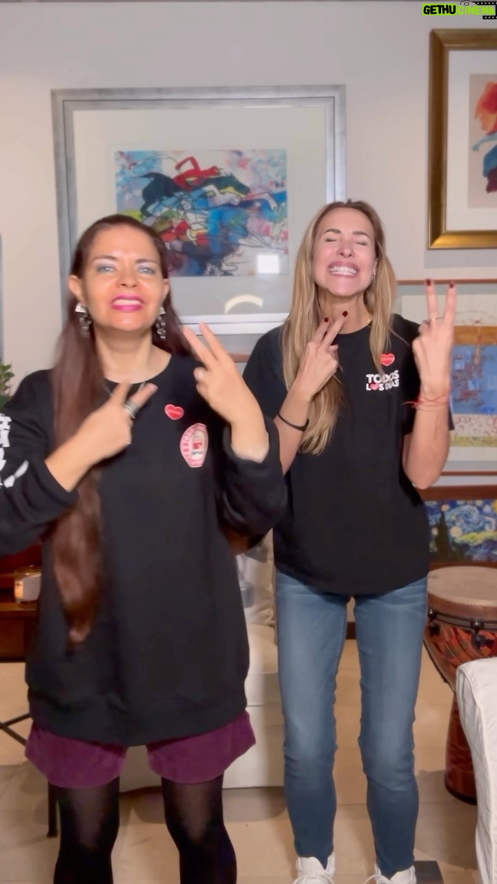 Angélica Castro - 5.4K Likes - Acá lo que les prometí!!! El coro de nuestro himno de la Teletón 2023 de la talentosa @deniserosenthal junto a mi adorada alumna Paola Castillo, quien hoy después de 25 años es mi profesora de lengua de señas!! Con mucho amor para ustedes, ojalá puedan aprenderlo junto a su familia!! No está difícil!! Inténtenlo y súbanlo en sus RRSS así poténcianos estas horas transformadoras de Teletón!! Todo suma, no olvidemos que más de 32000 familias reciben apoyo al año! A celebrar estos 45 años de @teleton_chile Y tu te sumas?