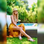 Angélica Castro Instagram - Buenas Noches ❤️ Les dejo lo nuevo de @skecherschile para este verano 2024!! Que mejor regalo que unas sandalias cómodas y lindas 🌻 les dejo mis favoritas ❤️ como estuvo tu día? Semana corta vamos con todo!! 🌻