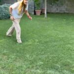 Angélica Castro Instagram – Cuando llegas a la casa agotadaaaaaaa y tu perrito quiere jugar!!! 🤣 
Que se hace?