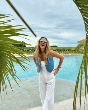 Angélica Castro Instagram - Qué maravilla este lugar y que manera de gozarlo!! ❤️ como va tu semana?? 🌻🌻
Perfecto para desconectarse @santacruzjoseignacio Gracias @cranberry_chic por unos días soñados. 📸 @cristiananinat
