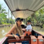 Angélica Castro Instagram - Llegó el día!!!!! 🌻 ❤️ HOY a las 22:30 es el estreno de “El crucero, un viaje con otros ojos“ recorriendo el Sudeste asiático. Por el 13 C Imperdible este capítulo donde recorreremos Bangkok exótico!! Desde las calles de Kaos sand road al mercado ferroviario y mucho más!! Cuéntenme que les pareció!! Los voy a leer este finde!! ❤️❤️❤️🌻❤️❤️❤️ @interexpresscruceros @canal_13c