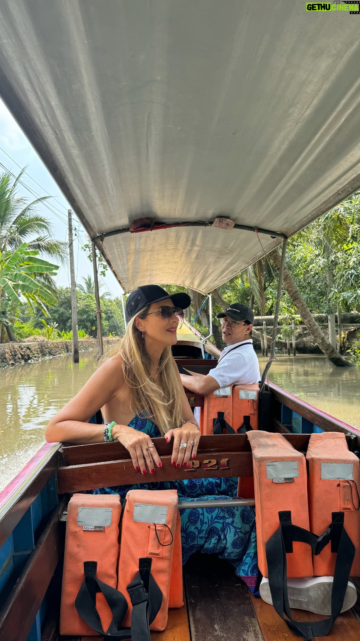 Angélica Castro Instagram - Llegó el día!!!!! 🌻 ❤️ HOY a las 22:30 es el estreno de “El crucero, un viaje con otros ojos“ recorriendo el Sudeste asiático. Por el 13 C Imperdible este capítulo donde recorreremos Bangkok exótico!! Desde las calles de Kaos sand road al mercado ferroviario y mucho más!! Cuéntenme que les pareció!! Los voy a leer este finde!! ❤️❤️❤️🌻❤️❤️❤️ @interexpresscruceros @canal_13c
