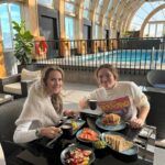 Angélica Castro Instagram - Este Día de la Madre, regala lo mejor con Pandora. ¡Las mamás se lo merecen! ❤️🌻 Además, quiero contarles que tuve una experiencia increíble en el Hotel The Ritz-Carlton, Santiago. Gracias a Pandora y al hotel por invitarme junto a @laudelafuentec ❤️ Fue el regaloneo perfecto, no lo olvidaremos! @theofficialpandora @ritzcarltonsantiago #PandoraDiaDeLasMadres24 #pandora