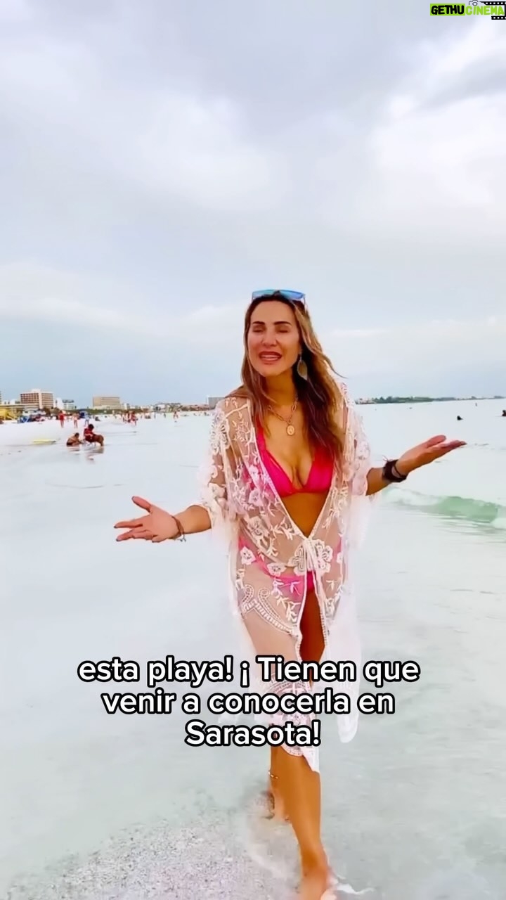 Angélica Castro - 2.9K Likes - #TBT ❤️ Un recuerdo más de mi viaje a Sarasota 🌻 Está playa es realmente una maravilla, no se olviden que cualquier duda le escriben directo a @terranostrausa ❤️ como estuvo tu día?