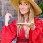 Angélica Castro Instagram - ¿Ya te enteraste de la promoción de Peptiam 120 días en forma? Esta promo Incluye un pote de su bebida en polvo para 60 días, uno para 30 días y un frasco de cápsulas para 30 días más… 120 días en total para activar tu cuerpo y recargar sus niveles de vitaminas y minerales ❤️🌻 Recuerda que una buena nutrición ayuda a la salud de tu pelo, piel, uñas, articulaciones, músculos, huesos, mejora tu energía y atención. ¡Comienza el 2024 con las pilas full! ❤️ Encuéntrala en este link: www.peptiam.cl