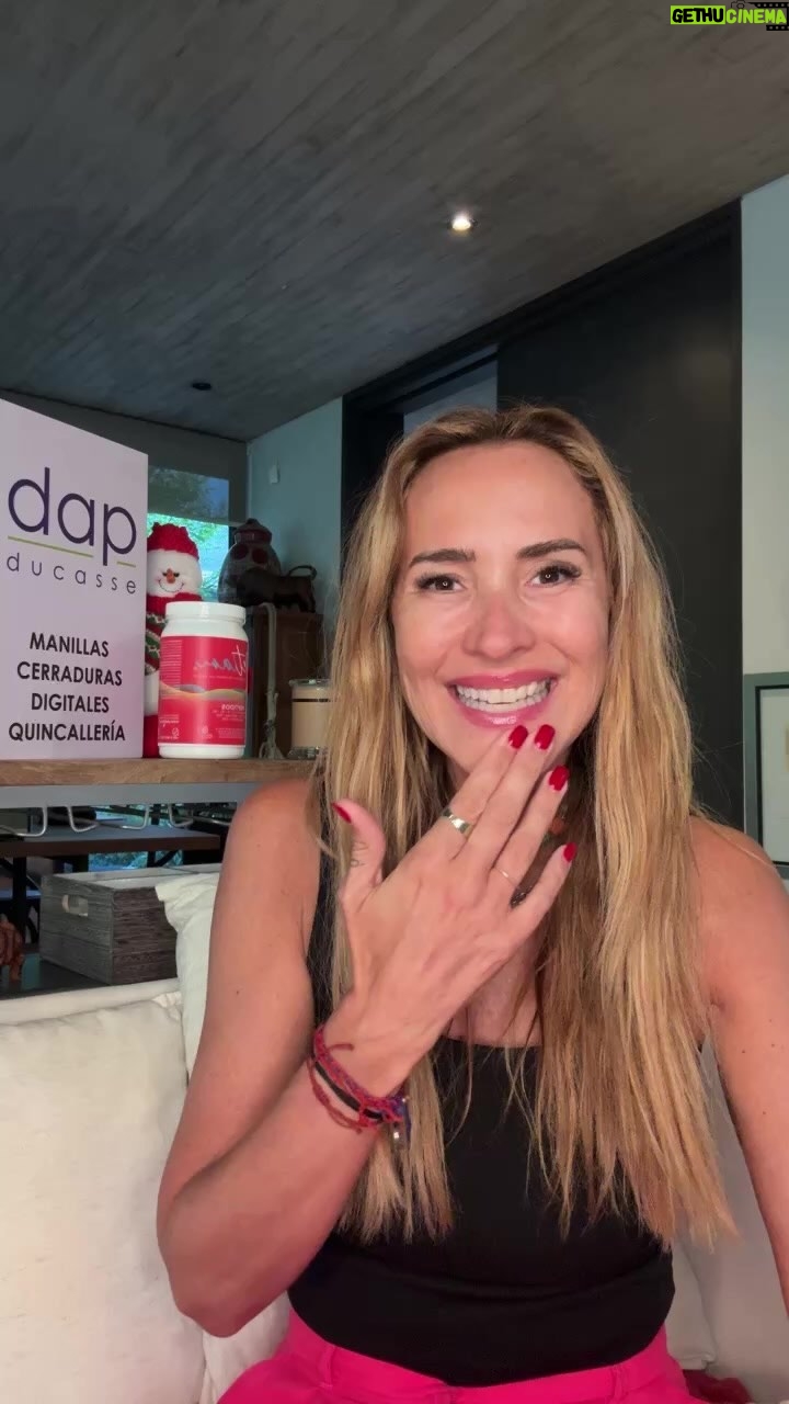 Angélica Castro Instagram - Buena Noches ❤️🌻 muchas gracias a todos por estar presente y en especial a mi querida @alejandraherr62 por acompañarnos en este programa ❤️🌻 Gracias @dap_ducasse por acompañarnos lunes a lunes y por tener los mejores productos para nuestros hogares ❤️ Gracias @peptiam por darnos el mejor colágeno 🌻❤️