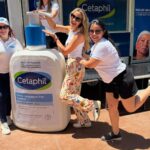 Angélica Castro Instagram - La Ruta de la Piel Sensible estará hasta el 25 de febrero en el Parque Metropolitanode Santiago por el acceso al teleférico ❤️🌻 Acá con el súper equipo de mujeres de Cetaphil , amooo su sentido del humor! @cetaphilcl ❤️