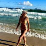 Angélica Castro Instagram - Que tengan una buena semana a partir con todo mañana! ❤️ Que tiempo te vas a regalar para ti esta semana? ❤️🌻 👙: @cova_cl