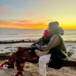 Angélica Castro Instagram - Feliz día a todas las Madres únicas, poderosas, sensibles y bendecidas!! Desde el día que somos Mamás nuestra vida cambia para siempre, nuestro corazón se agiganta y nuestro aprendizaje nunca termina. #PuroAmor Gracias Lau por hacerme la mujer más plena, agradecida y bendecida que jamás hubiera soñado! Gracias Mamá que estás en el cielo y también aquí conmigo, demostrandome que ser Madre es para toda una vida “infinita”. ❤️❤️❤️❤️❤️❤️❤️❤️ Gracias @hogarmagico_choros_cochiguaz por un fin de semana inolvidable! 🙌🌻