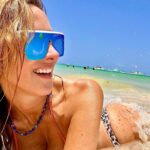 Angélica Castro Instagram - Días de Sol ☀️ Ya terminé mi lista de lo que quiero dejar atrás de este año 2023, y lo más importante lo que quiero atraer y proyectar para el año 2024 ❤️ Vamos por un nuevo año lleno de prosperidad, recuerden de hacer sus metas alcanzables y recomiendo escribir todo, así a fin de año pueden ver si alcanzaron sus metas y que faltó ❤️ espero que tengan un excelente Viernes y a disfrutar el fin de semana 🌻❤️ tienen planes?