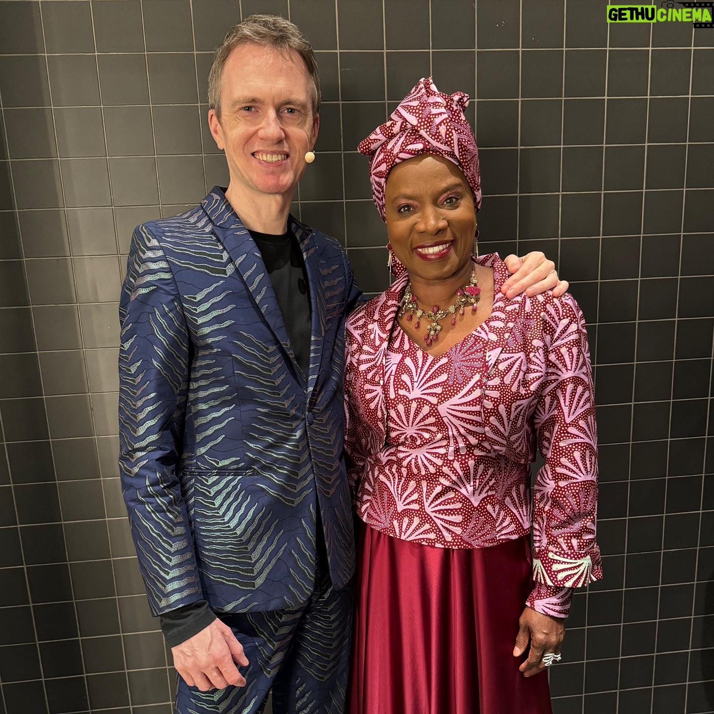 Angélique Kidjo Instagram - 🥰 Tonight at the @citelanguefrancaise singing « Les Mots d’Amour » with my friend the great pianist @alexandretharaud 🥰