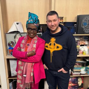 Angélique Kidjo Instagram - ✍🏿💃🏿🌞So thrilled to be joining my new home @parlophonefr at @warnermusicfr 🎙️✍🏿😊
What a team!
@warnermusic @parlophone