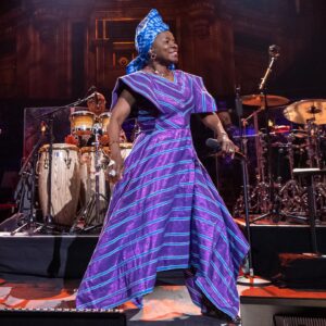 Angélique Kidjo Instagram - About yesterday!!!
@royalalberthall 🙏🏾 to @chinekeorchestra , @youssoundour1959 , @lauramvula , @ibrahimmaaloufofficial , @stonebwoy special thanks to my band: @thierryvatonofficiel @gregorylouis971 @david_donatien @justwody @amenviana 
📸 the great @michaeltubescreations 👗: the one and only @imane_ayissi