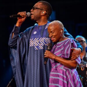 Angélique Kidjo Instagram - About yesterday!!!
@royalalberthall 🙏🏾 to @chinekeorchestra , @youssoundour1959 , @lauramvula , @ibrahimmaaloufofficial , @stonebwoy special thanks to my band: @thierryvatonofficiel @gregorylouis971 @david_donatien @justwody @amenviana 
📸 the great @michaeltubescreations 👗: the one and only @imane_ayissi