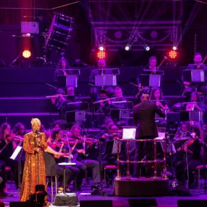 Angélique Kidjo Instagram - About yesterday!!!
@royalalberthall 🙏🏾 to @chinekeorchestra , @youssoundour1959 , @lauramvula , @ibrahimmaaloufofficial , @stonebwoy special thanks to my band: @thierryvatonofficiel @gregorylouis971 @david_donatien @justwody @amenviana 
📸 the great @michaeltubescreations 👗: the one and only @imane_ayissi