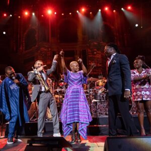 Angélique Kidjo Instagram - About yesterday!!!
@royalalberthall 🙏🏾 to @chinekeorchestra , @youssoundour1959 , @lauramvula , @ibrahimmaaloufofficial , @stonebwoy special thanks to my band: @thierryvatonofficiel @gregorylouis971 @david_donatien @justwody @amenviana 
📸 the great @michaeltubescreations 👗: the one and only @imane_ayissi