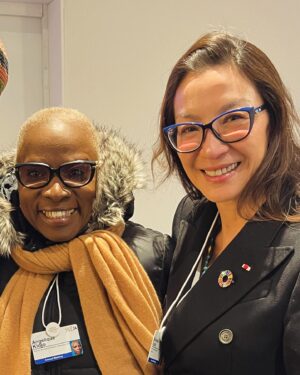 Angélique Kidjo Instagram - 🌍Great Art and Culture memories from last week at the @worldeconomicforum with some of my heroes 🎸 @nilerodgers 🎭@michelleyeoh_official @judekellystudio @krista.kim @algore @refikanadol @kerearchitecture 
Special thanks to @jfwef