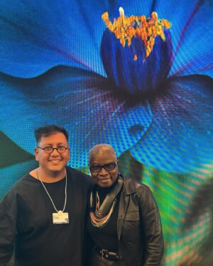 Angélique Kidjo Instagram - 🌍Great Art and Culture memories from last week at the @worldeconomicforum with some of my heroes 🎸 @nilerodgers 🎭@michelleyeoh_official @judekellystudio @krista.kim @algore @refikanadol @kerearchitecture 
Special thanks to @jfwef