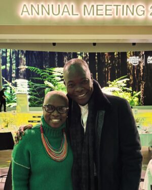 Angélique Kidjo Instagram - 🌍Great Art and Culture memories from last week at the @worldeconomicforum with some of my heroes 🎸 @nilerodgers 🎭@michelleyeoh_official @judekellystudio @krista.kim @algore @refikanadol @kerearchitecture 
Special thanks to @jfwef