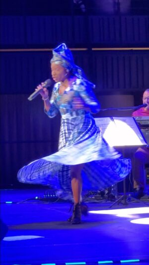 Angélique Kidjo Instagram - 💃🏿 @praguesounds was 🔥yesterday!!!
👗 @maryjanemarcasiano