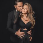 Angelika Revva Instagram – Читай по губам мои мысли..
Ты знаешь хочу я с тобою,
На краешке неба зависнуть..
С такою любовью смешною…
Забираю доступ к песням,
И пускаю наш плейлист,
В котором лишь любовь и вечность..
В котором мы с тобой одни..
Мы клеимся с тобой..
Мы клеимся
Может это — любовь
В сердце целится…. 🤍🤍🤍🤍🤍🤍

@arthurpirozhkov
