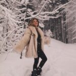 Angelika Revva Instagram – Snow time…❄️😎 

#vintage 
@up.fur