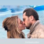 Angelika Revva Instagram - Невозможно представить себе масштабы этого гиганта, если учесть, Перито-Морено – всего лишь один из его многочисленных отростков.. Размеры его внушают даже при взгляде издалека. Три главных притока первичных ледяных полей: Перито-Морено, Упсала и Вьедма – все заканчиваются на высоте 1300 м над уровнем моря. Их талые воды наполняют огромные озера с водой невероятно яркого синего оттенка.. Друзья мои, это чудо 🤍 ничего подобного я раньше не видела.. приходишь в неописуемый восторг и испытываешь трепет перед величием ледников 🥹🧊🫶 #мечта ✅ Спасибо, моя любовь @arthurpirozhkov 🤍