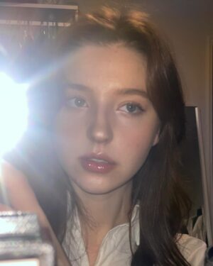 Angelina Danilova Instagram - tune in on these healing angelic frequencies.
sending pure divine love your way.
🐚🪷✨💧