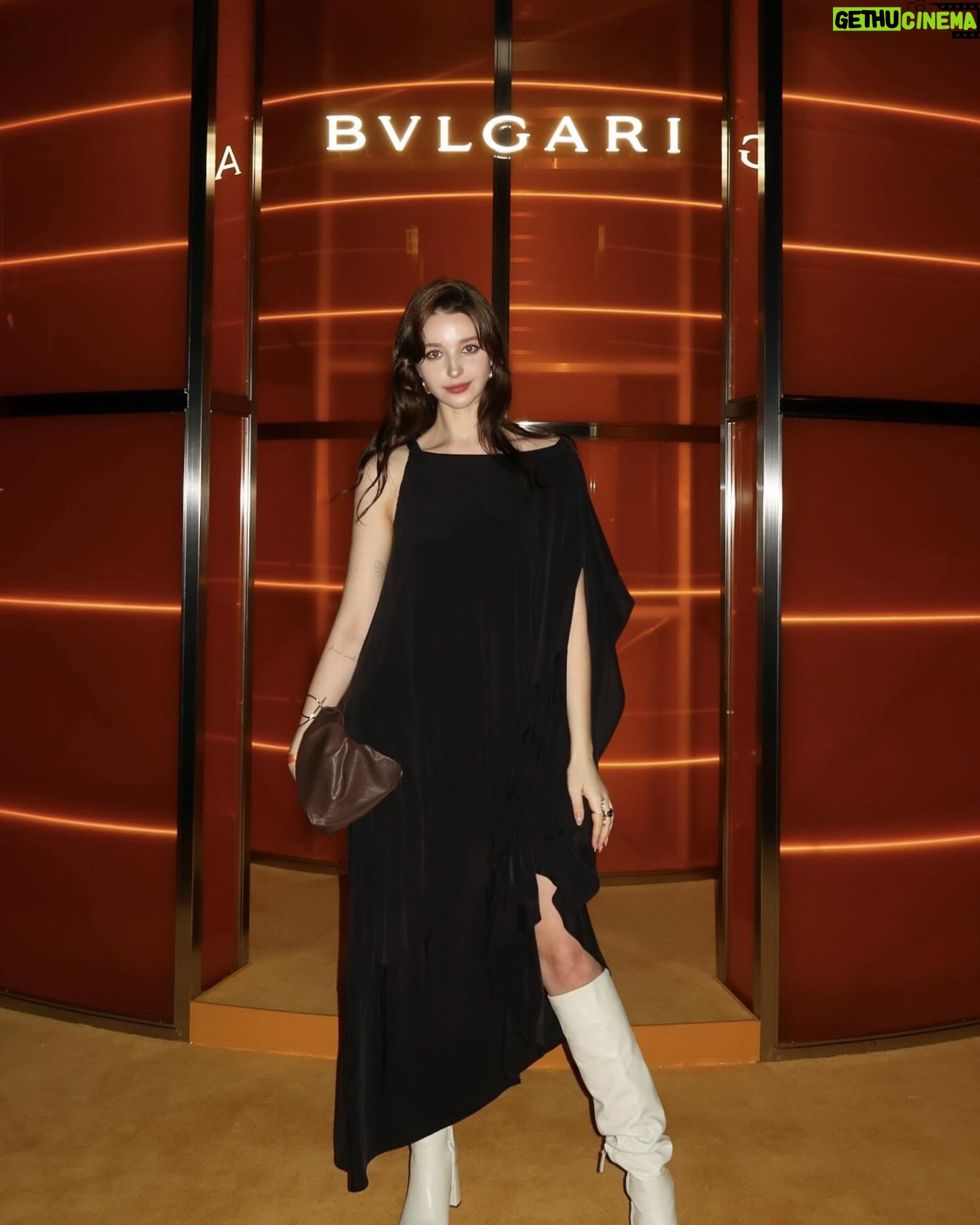 Angelina Danilova Instagram - buona sera con @bulgari ✨🌛