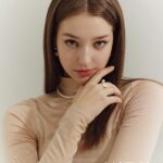 Angelina Danilova Instagram – it was a snowy day, full of joy and fun shooting. 
an interview for @womanchosun thank you for trusting me.