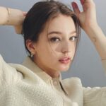 Angelina Danilova Instagram – it was a snowy day, full of joy and fun shooting. 
an interview for @womanchosun thank you for trusting me.