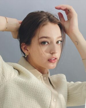 Angelina Danilova Instagram - it was a snowy day, full of joy and fun shooting. 
an interview for @womanchosun thank you for trusting me.