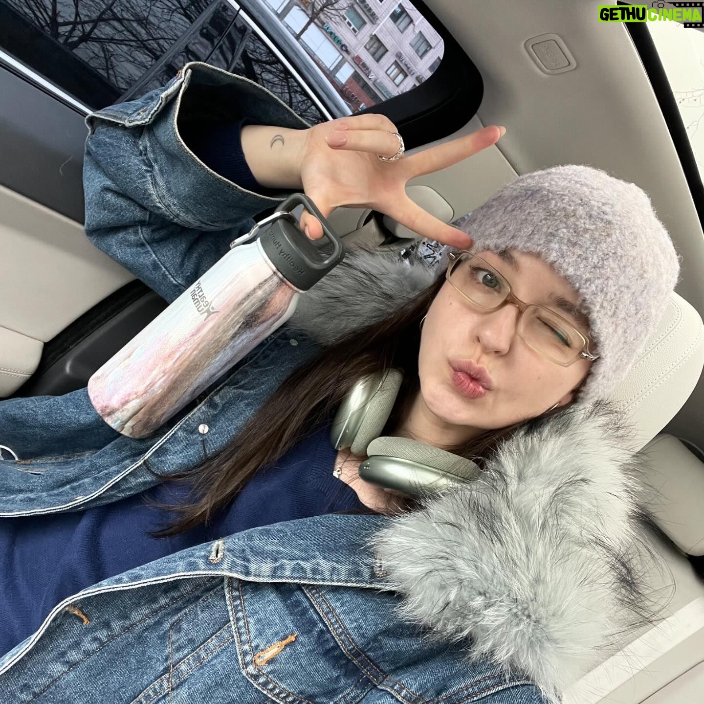 Angelina Danilova Instagram - Love my lil studio corner.๐ฅนโจ๐๐ฎ did my first aromatherapy test and created some blends to heal and to move forward.