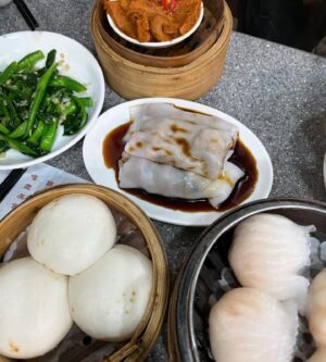 Angelina Danilova Instagram - In the mood for dim sum lights.🇭🇰🫖🥢

my dimsum rating and you must try too:

1. CHEONG FUN – 肠粉 – RICE NOODLE ROLLS
2. HAR GOW – XIĀ JIǍO – 虾饺 SHRIMP DUMPLINGS
3. LÀUHSĀBĀAU – 流沙包 – LIUSHABAO – MOLTEN EGG CUSTARD BUNS
4. NO MAI GAI – NUÒMǏ JĪ – 糯米鸡 – STICKY RICE CHICKEN LOTUS LEAF WRAP
5. XIAOLONGBAO – “XLB” – 小笼包- STEAMED SOUP DUMPLINGS