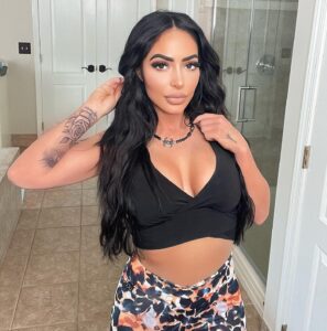 Angelina Pivarnick Instagram - @lashelina is coming back guys !!! I am sooooo excited !!! I’ve been working on this for awhile now and a very BIG SURPRISE!!!! Stay tuned!!!!! #lashes #surprises #makeup #beauty #somuchmore #happiness #love #cantwait 😍🙏🏼😽
