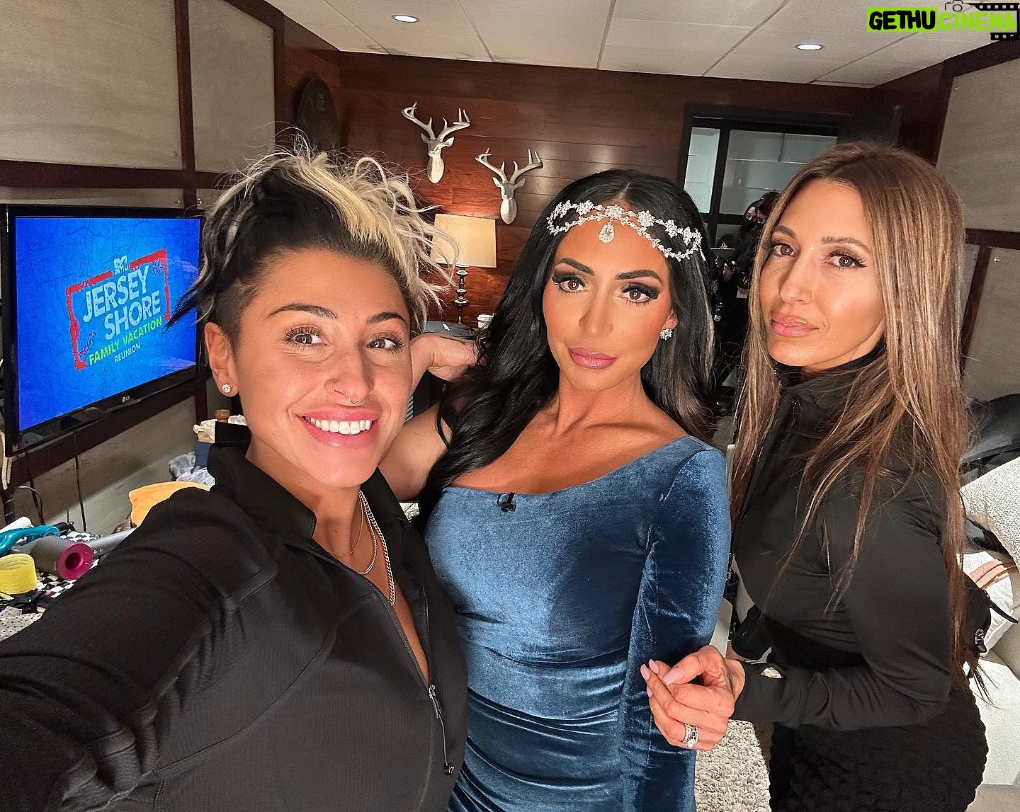 Angelina Pivarnick Instagram - BTS for the @jerseyshore Reunion. My best look for the reunion ever, thank you to my glam squad @theelashsurgeon & @danadhairstudio, while wearing my gorgeous dress & headpiece from @castlecouture designer- @portiaandscarlett Thank you, the dress was giving princess Jasmine vibes all day. Thankful for you all for being there for me and making me feel beautiful today. ✨ @jerseyshore #familyreunion #jerseyshorefamilyvacation #jerseyshore #myloves #friendship #slayed #cameandconquered #haterskissmyass💋✌🏼️