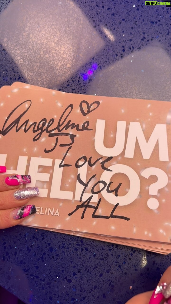 Angelina Pivarnick Instagram - Sending out more signed note cards this week to the #AngelinaArmy on Patreon ✨🫶 join the fam at umhellopodcast.com where you can submit questions, episode topics and be part of the podcast! #UmHello #UmHelloPodcast