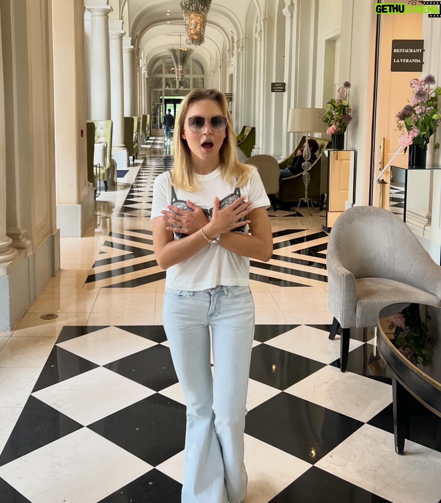 Angelique Boyer Instagram - Lo bueno de viajar es que uno no vuelve siendo el mismo… ✨♾️🦋