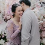 Anggika Bölsterli Instagram - Tiba juga di hari lamaran yang istimewa✨ Dengan mengenakan koleksi perhiasan berlian dari The Palace, @anggikabolsterli tampil semakin memukau, anggun, dan cantik🥰 Selamat atas lamarannya kak @anggikabolsterli & @omararmandiego 💍. Semoga dilancarkan sampai hari pernikahan tiba & menjadi pasangan yang selalu bahagia selamanya🥰