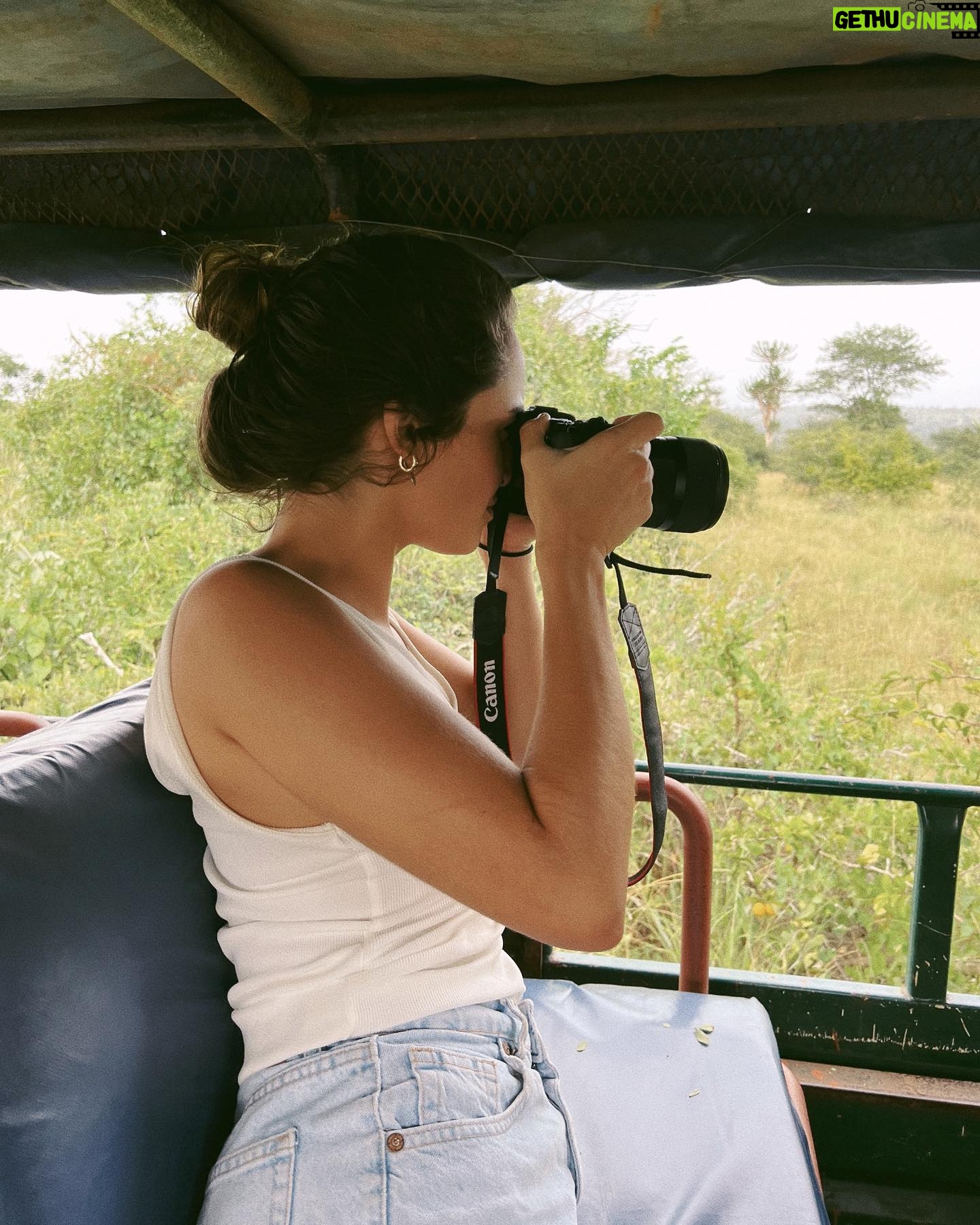 Angie Costa Instagram - Dia mundial da fotografia 💙 das minhas maiores paixões. Aproveito e deixo a minha página @capmoment___, onde partilho muitos dos meus registos fotográficos. passem por lá✨