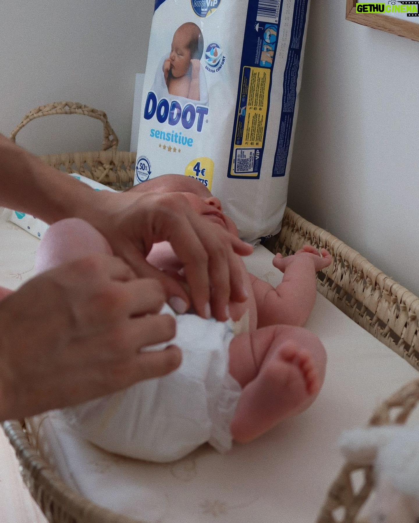 Angie Costa Instagram - Dodot de sempre e para sempre 💙 Tanto nas fraldas como nas toalhitas. As Dodot Sensitive é a minha gama preferida em todos os tamanhos e aconselho também as toalhitas Aqua Pure, compostas por 99% de água. Aproveito para vos dizer que agora está a decorrer uma campanha Dodot 2x1, que estará ativa na app até 30/06. Consiste em: * Na compra de dois pacotes de fraldas Dodot Sensitive, Activity ou Pants, a Dodot devolve o valor de um dos packs; * A promoção é cumulativa com as promoções em loja, mas não acumula com outras promoções da app; * Cada consumidor pode participar no máximo 2 vezes até um máximo de 16.000 participações. Todos os detalhes de produtos incluídos e condições da promoção estão disponíveis na app Poupar é Ganhar 🫶🏼 Aproveitem! @dodot_pt #DodotSensitive; #ComoNenhumaOutra #pub