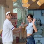 Aniporn Chalermburanawong Instagram - เจอแดด ไปดื่มไปดริ้ง ลุยงานติดกันหลายวัน ร่างพังทั้งคู่ ไปต่อไม่ไหว ต้องให้คลินิค ช่วยดูแล ✨☺️😎 พาเด็กน้อย มาเติมวิตามิน ดูแลผิวหน้าา ที่ @michiko.clinic #michikoclinic